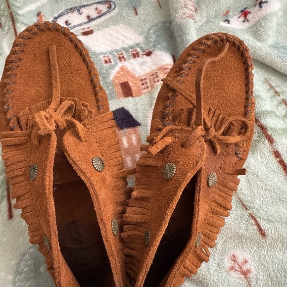 Minnetonka Brown Suede Moccasins - Picture 11 of 14